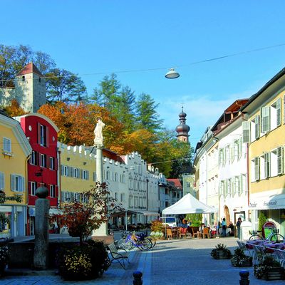 Marktplatz in der Altstadt Bruneck, Südtirol.