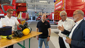 &Uuml;bergabe Atemschutz Feuerwehr