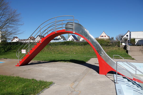 Freibad vor Saison 2026 Rutsche