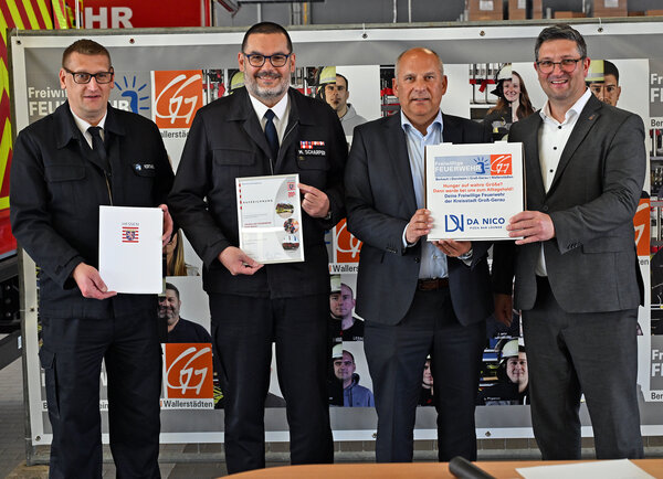 Feuerwehr des Monats &Uuml;bergabe Poseck