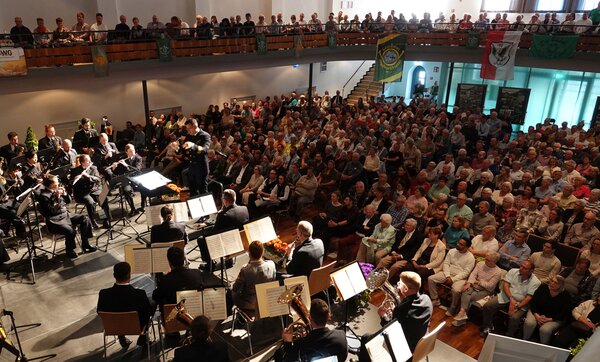 Marinemusikkorps Wilhelmshaven mit Publikum