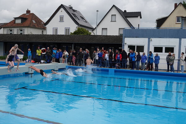 Freibad Saisoner&ouml;ffnung 16. Mai 2026 im Wasser