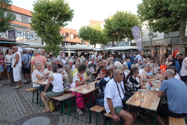 Weindorf 2026 volle Reihen
