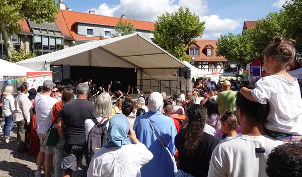 IKW Er&ouml;ffnungsfest 2026 Tanz und Publikum